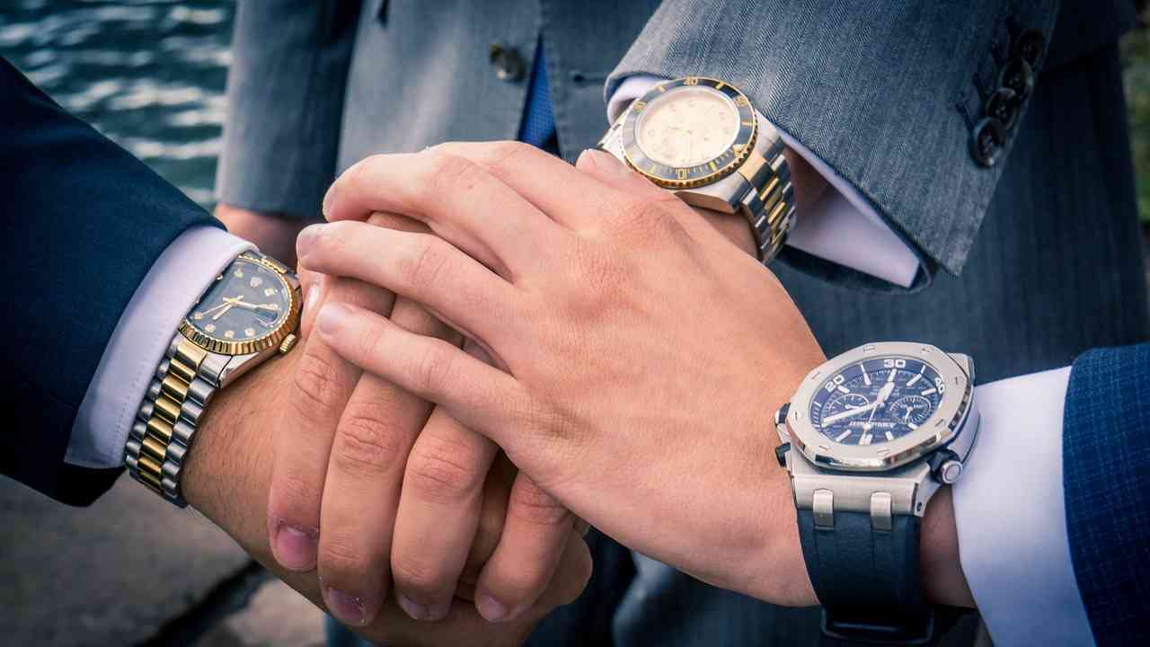 A Beginners Guide: 7 Factors to Consider Before Buying a Wristwatch 