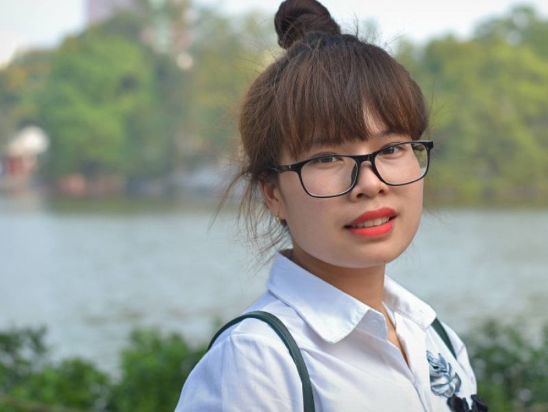 consider another question if you are a girl who wears spectacles. This article shows more about Women's Bangs Hairstyles With Glasses