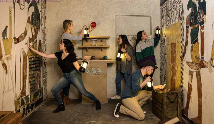There are five good reasons to bring your kids to escape rooms.